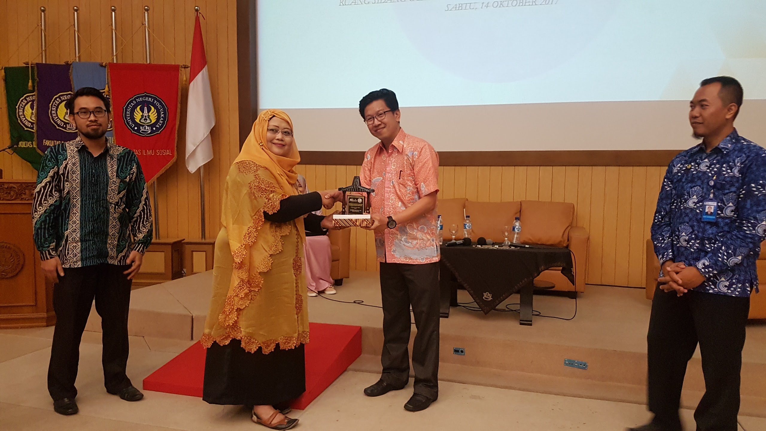 Seminar Nasional Literasi Keuangan — Universitas Negeri Jogjakarta
